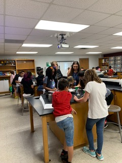 DonnaSm06182878's tweet photo. Ms. Price and Mrs. Beltran engaging with 4th Grade students in the Science Lab at Howry STEAM Academy #WorthIt 
@LWISDlearning
 ♥️♥️ Hands On Learning! https://t.co/OE4HGsjvjK