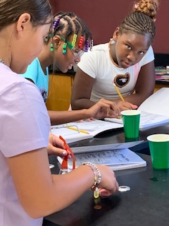 DonnaSm06182878's tweet photo. Ms. Price and Mrs. Beltran engaging with 4th Grade students in the Science Lab at Howry STEAM Academy #WorthIt 
@LWISDlearning
 ♥️♥️ Hands On Learning! https://t.co/OE4HGsjvjK