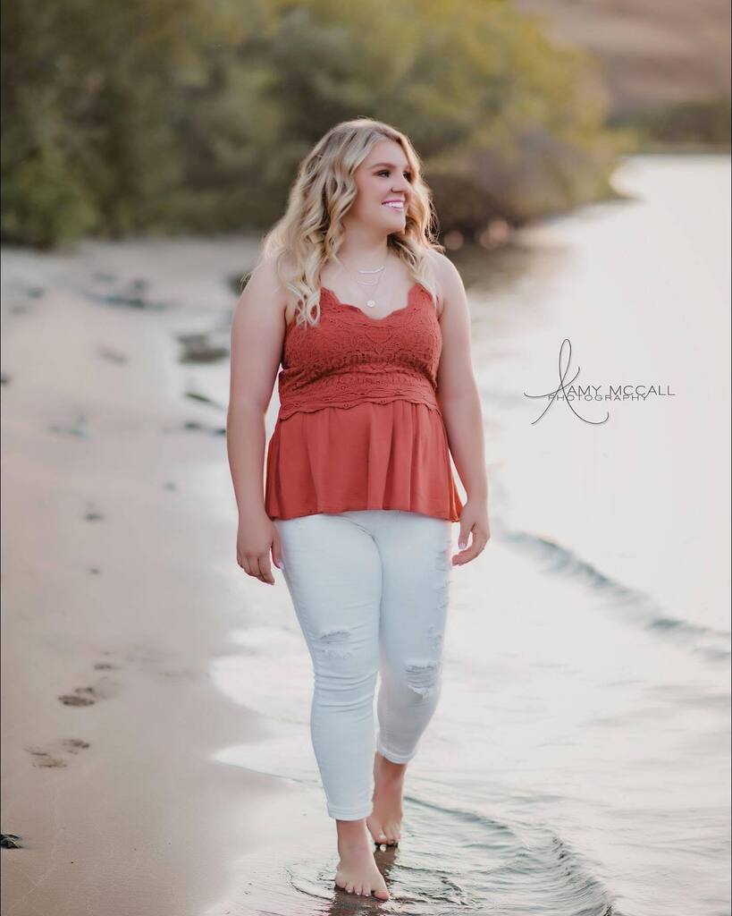 Laughed throughout our whole shoot with this sweet girl. ❤️ 

Hair and makeup by <a href="/erin/">Erin Caton</a>.elizabeth.artistry 

#amymccallphotography #amymccallseniors #lewistonseniorphotographer #clarkstonseniorphotographer #moscowseniorphotography #lakecityseniorphotograp… instagr.am/p/ChXVFIgL6Gs/