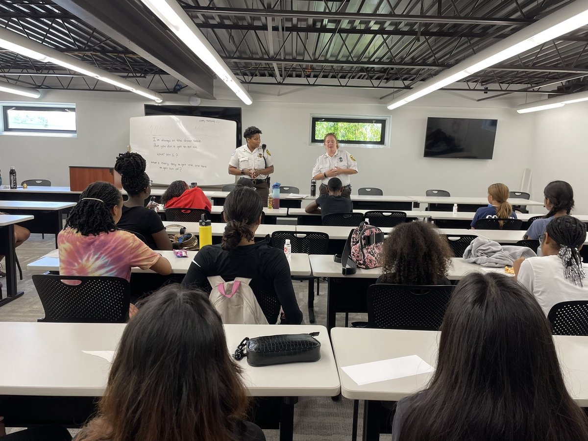 MAWLE1's tweet photo. Thank you to our friends from @BOSTON_EMS who came &amp; taught the girls some life saving lessons! They had some great questions &amp; even incorporated what they learned into a game we played after. #mawleandme #mawle https://t.co/5rhJVCXHoo