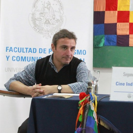 universidata's tweet photo. AIRE @NoellaDurante columna de #ExtensionUNLP @mediosunlp 
Jorge Jaunarena, Secretario de Derechos Humanos #periodismounlp
A 29 años de la desaparición de Miguel Bru #DondestaMiguel 
#ContactoUniversitario AM 1390 @radioulaplata @unlp
Online en https://t.co/tPZdUYArF5 https://t.co/ufOuFAOi09