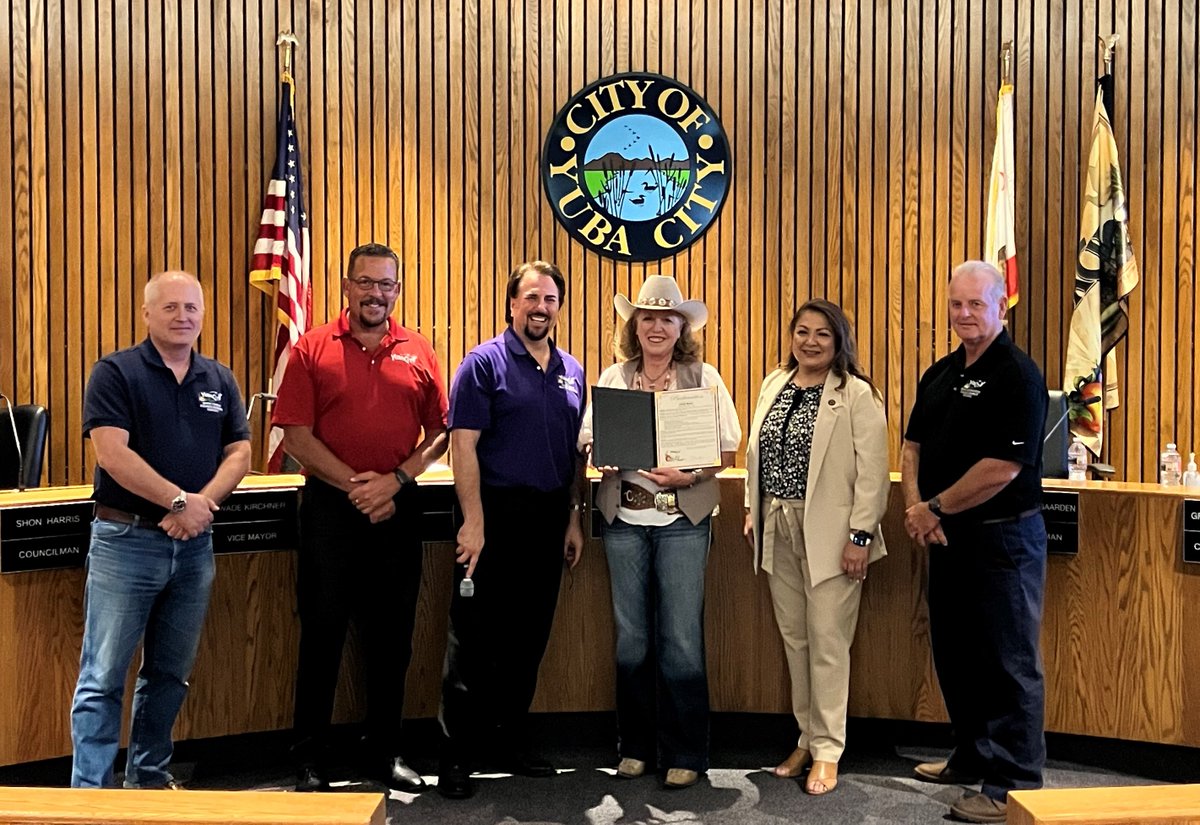 At last night's Council Meeting, Cindy Rosser received a Proclamation for being inducted into the 2022 ProRodeo Hall of Fame on July 16, 2022.  Congratulations!