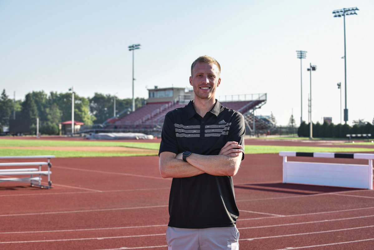 We are ecstatic to announce the new head coach of Coyote cross country, Nolan Fife! Welcome to Vermillion! 🐺

📰: Yote.us/3C7dcgi

#GoYotes x #WeAreSouthDakota  🐾