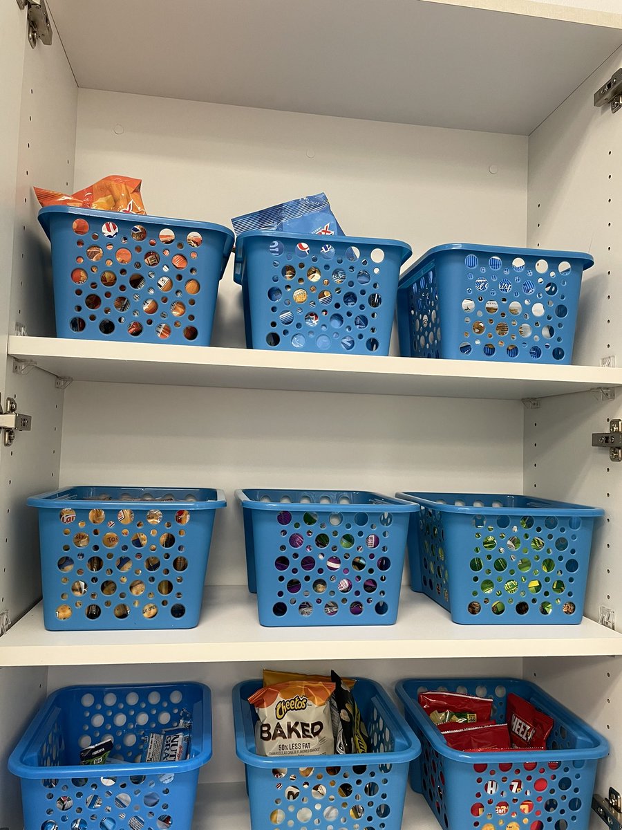 mskatiefowler's tweet photo. The way to a girl’s heart is through her stomach…thanks to our PTA for snacks and drinks 😍😋 #PTA #McDeedsCreek https://t.co/BlzjHAskwa