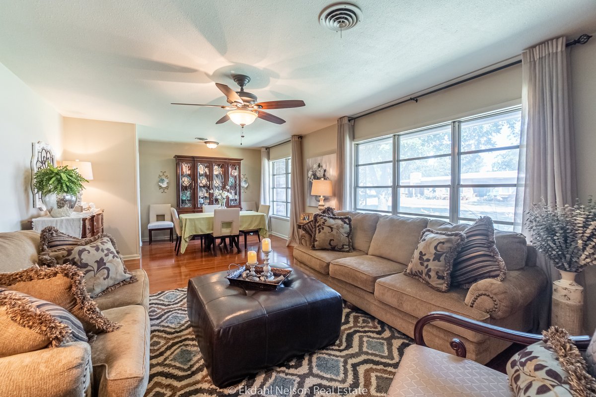 EkdahlEdge's tweet image. 602 Hill Circle is a #gorgeous #brickhome featuring three- bedrooms and two- bathrooms and a #largebackyard.  

Come #enjoy #peaceful, small town living in Jones County. #Contact Lisa Terrell or click this link: bit.ly/3QmCvzm
#smalltownliving #stamfordtx #houseforsale