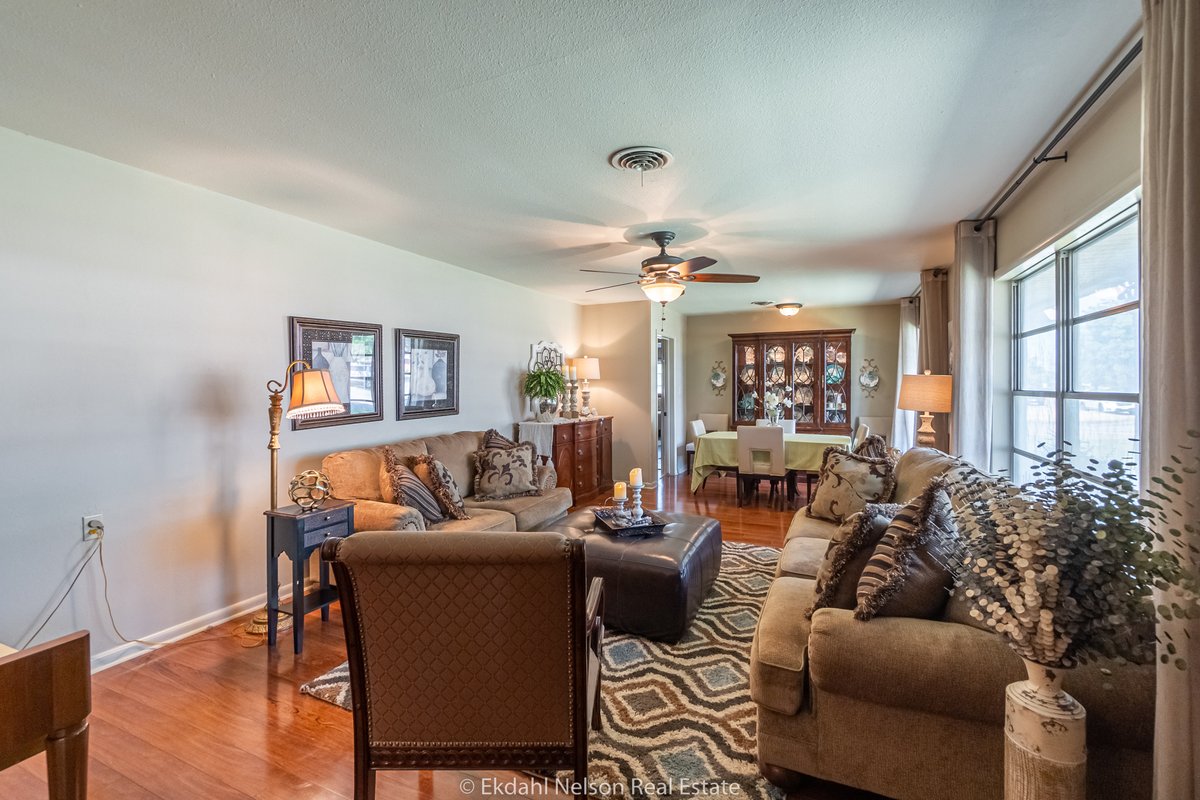 EkdahlEdge's tweet image. 602 Hill Circle is a #gorgeous #brickhome featuring three- bedrooms and two- bathrooms and a #largebackyard.  

Come #enjoy #peaceful, small town living in Jones County. #Contact Lisa Terrell or click this link: bit.ly/3QmCvzm
#smalltownliving #stamfordtx #houseforsale