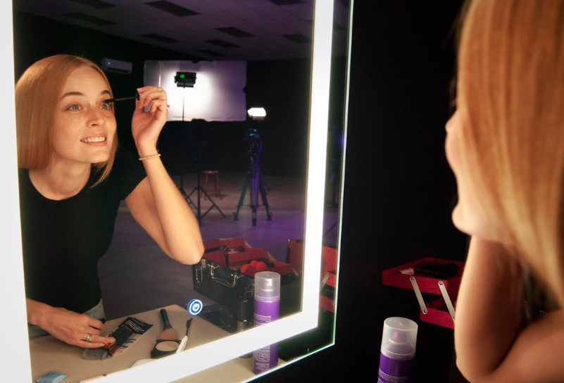 edithousestudio's tweet photo. Complete #makeup and wardrobe area with color adjustment mirrors, restroom adjacent. #filmmaker #filming #filmoftheday #filmshoot #filmwave #filmphoto #director #cinematography #cinema #filmography #filmstudio #nmfilm #filmnm https://t.co/IxXFf7risp