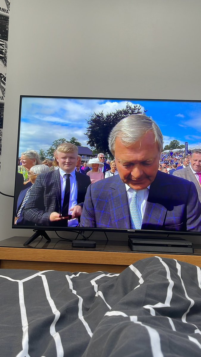 How the fuck has @JCorcoran_3 been allowed 2 feet away from William Haggas in an ITV interview🤣🤣🤣🤣 that’s world class