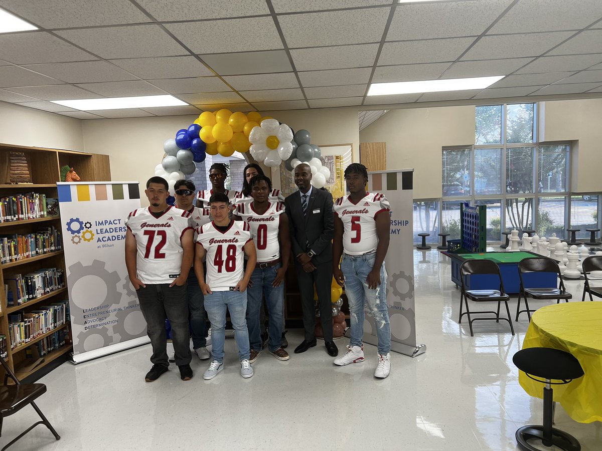 Thank you @MacArthur_AISD for greeting the young men @Impact_AISD the first boys school in @AldineISD on their first day! Thank you to Principal Showers for having your football players here today! It meant the world to us!! @sshowers_s @XMRaldine @mrskegler @JonathanKegler