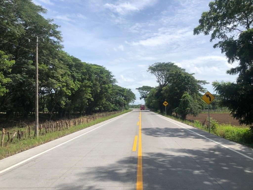 #Nicaragua 🇳🇮
📍El Viejo-Chinandega

La Red Vial sigue consolidándose: 
🛤️Empalme Consiguina- Potosí
🚧15 kilómetros de longitud construidos
🚌Ruta de conexión entre Nicaragua,
Honduras y El Salvador

#PatriaBenditayLibre
#UnidosEnVictorias 

<a href="/MontielMayco/">Mayco</a> 
<a href="/ValeAlvarezD1/">VALMAR</a>