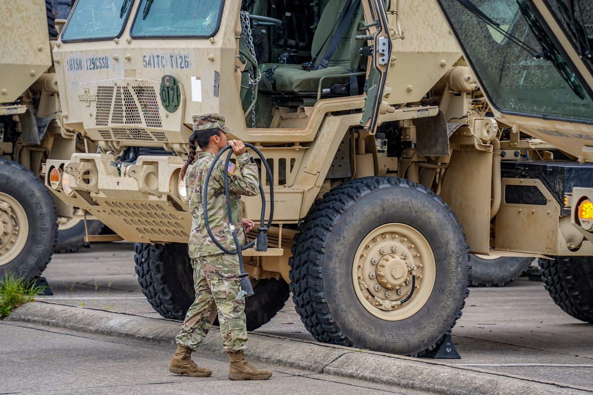 101DSBCDR's tweet photo. Soldiers, from the 541st Transportation Company, 129th Division Sustainment Support Battalion, conduct preventive maintenance checks and services to ensure vehicles and equipment are maintained and ready for the future missions. https://t.co/CmSQhVIOgq