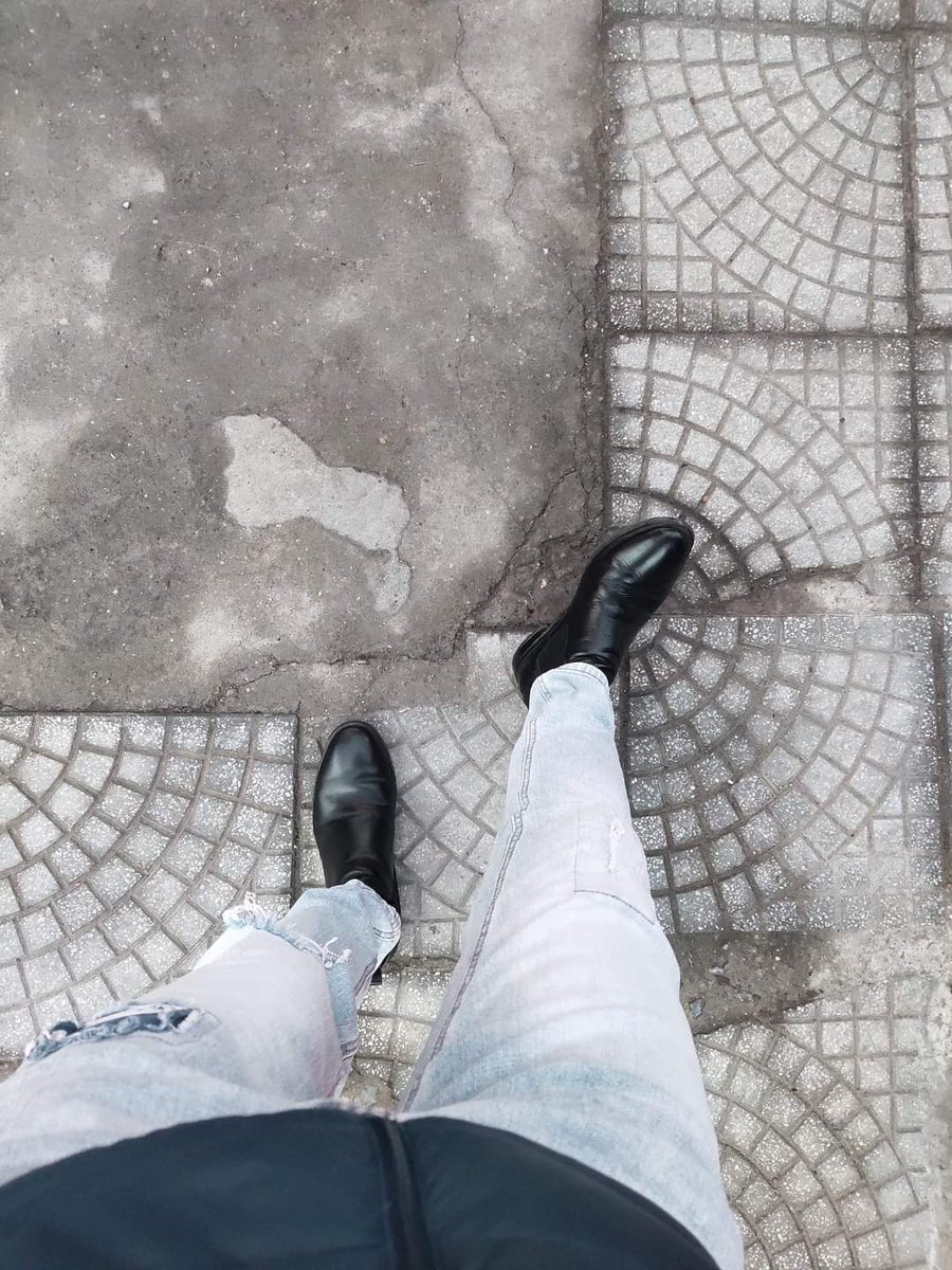 Ai có chelsea boot không ạ?