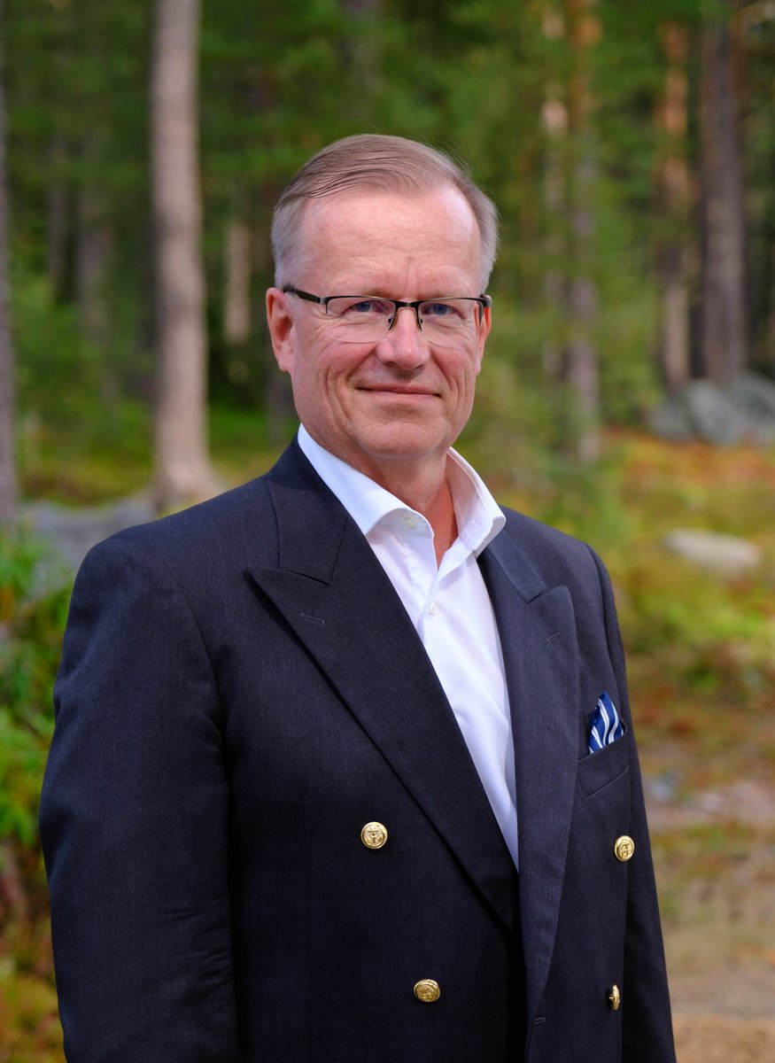 CLC_fi's tweet photo. CLC's founding CEO @keronen_j retirement party. Thank you Jouni for your leadership, commitment and determination on all things climate!🔅❤️🔅 https://t.co/IkJTtRmJLT