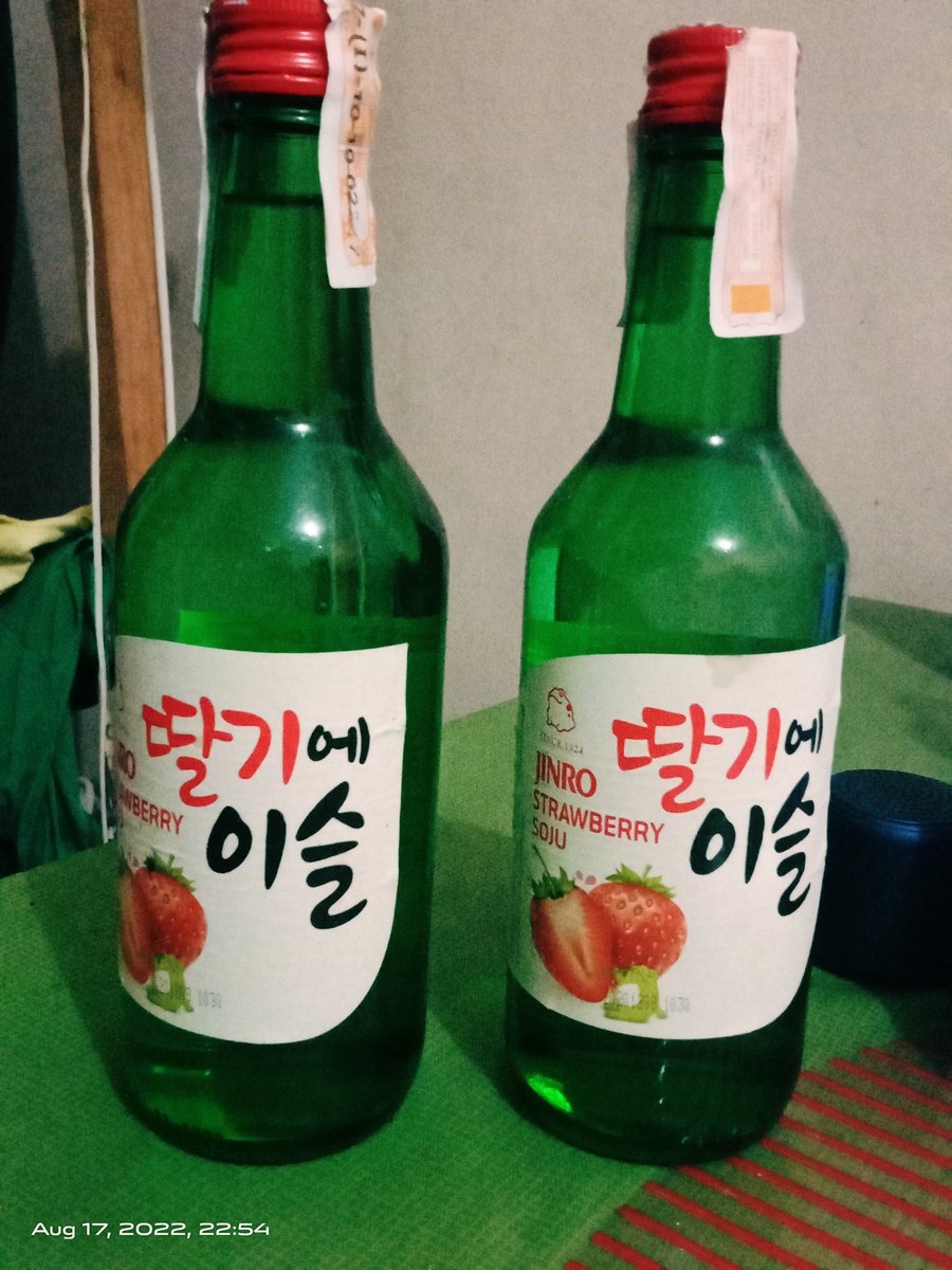 abidocog's tweet photo. My buddy for tonight. 🥂 https://t.co/WTRwyaR0E2