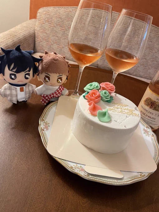 今年も無事たんじょび迎えましたぴみちゃんがカラーのケーキとロゼでお祝いしてくれてましたうれしい 