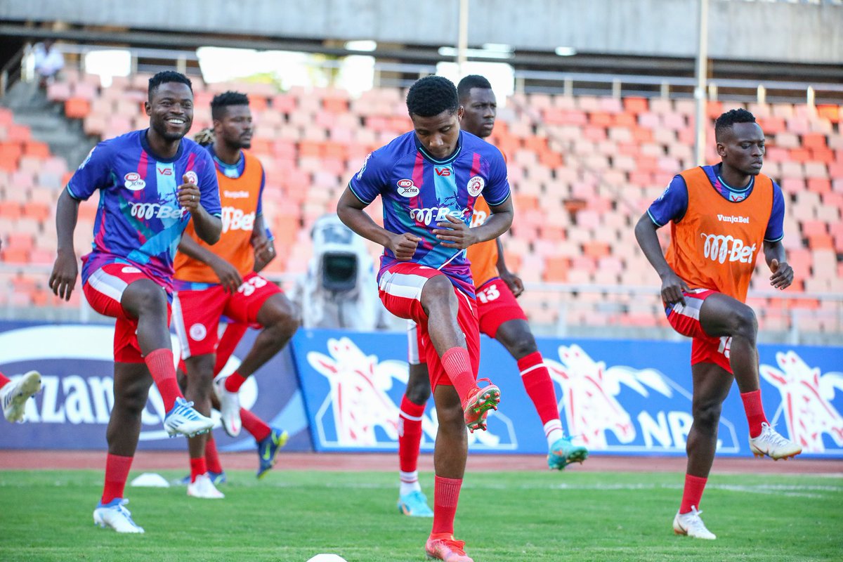 SimbaSCTanzania's tweet photo. Mazoezi mepesi kabla ya mchezo kuanza. #NBCPremierLeague #NguvuMoja https://t.co/6of7VSGT5l