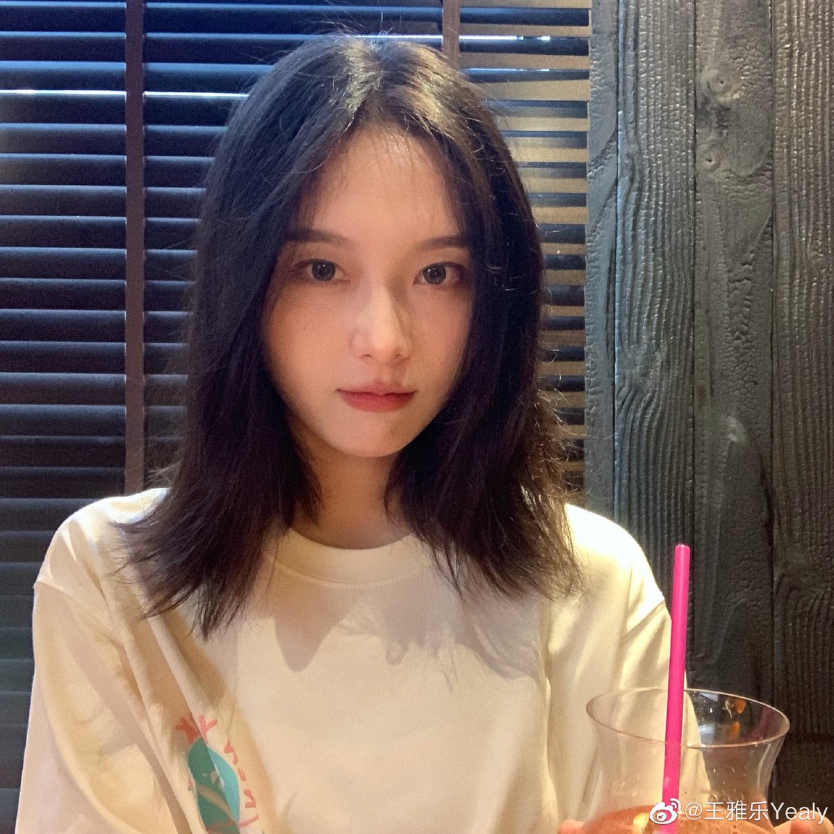 ヤーラちゃんお誕生日おめでとう。
あなたの過ごしてきた24年間の、ほんの少ししかリアタイで追えていないけど、すでに沢山楽しい気持ちにさせてもらってます。ありがとう。
ヤーラちゃんが日向の道を歩めることを祈ってます🤞

(4枚のチョイスはなんとなく)(マイクモリは割愛)
#王雅乐0818生日快乐