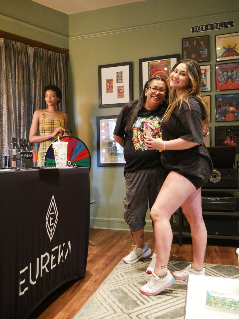 mjmansionco's tweet photo. @eurekacure putting smiles one all the faces 😊

#mjmansion
#eureka
#budtenderappreciation
#denverevents
#denvernow
#visitdenver
#stonerfriendly https://t.co/BAF7MWLFPM