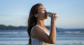 Nouryon's tweet photo. At @Nouryon, our portfolio of #Akucell and #Cekol cellulose gums will improve the quality of numerous beverage products, such as hot chocolate, fruit-flavored, and protein drinks. Click here to learn more about @Nouryon's #essentialsolutions for beverages! https://t.co/HWNiJZswwJ https://t.co/4uDk9fbcQv