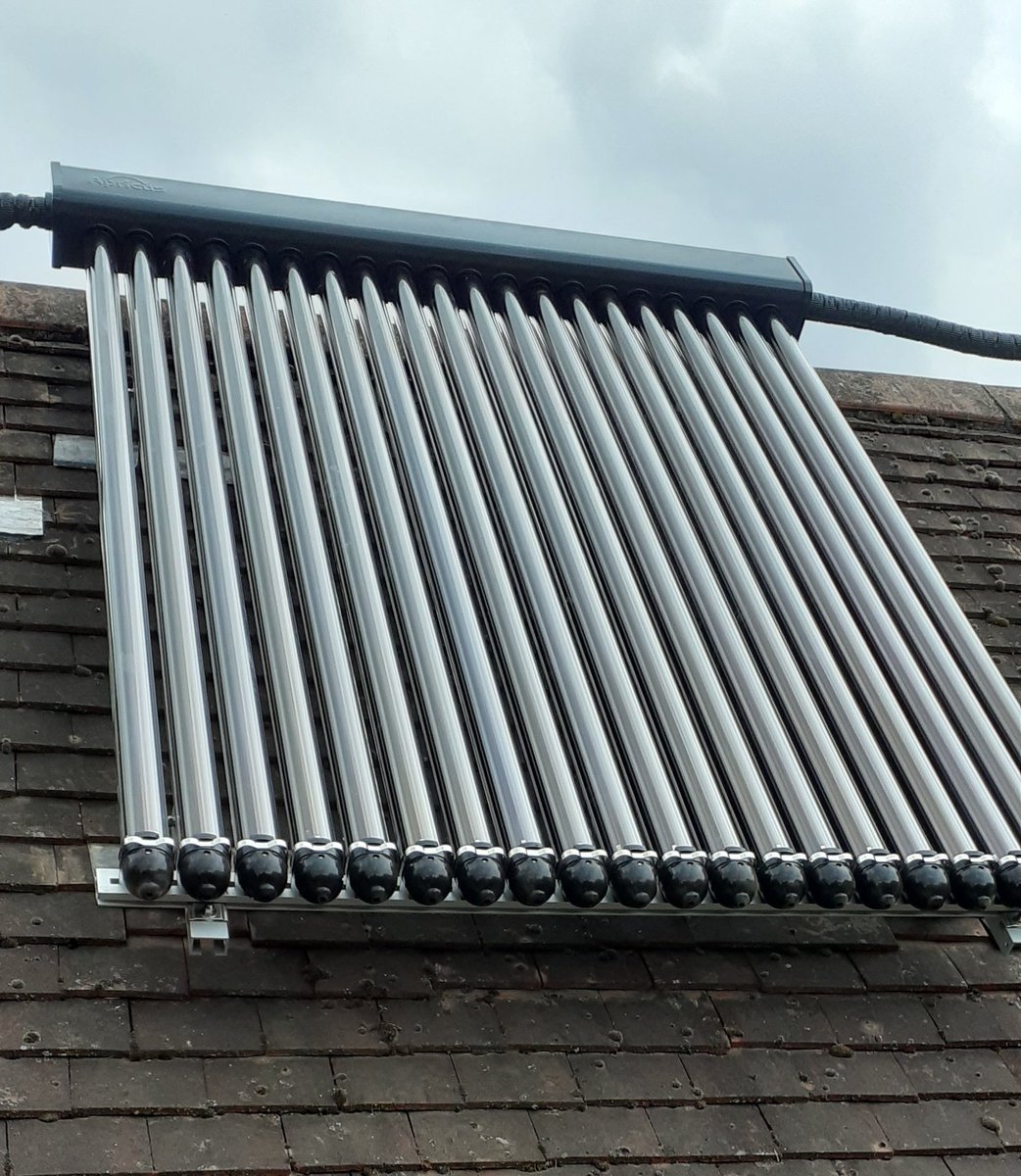 eric_hawkins9's tweet photo. Please retreat this to see how many home owners would say yes to this opportunity.
A well established manufacture of heat pipe tube collector's in China, I am still in contact with, sent me updated export price list.
A 20ft container holds 45 sets of 30 tubes at £500 landed UK https://t.co/hLXIjrB9Pq