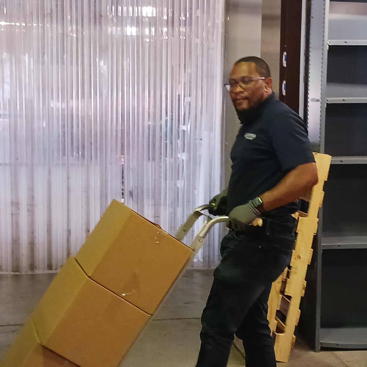 JEFCOED's tweet photo. Thank you to our Technology Integration Specialists and Junior Support Technician, aka... #technologysuperstars for preparing and delivering Chromebooks to our schools! We know this was a BIG job!!💻
#readyongo @JEFCOEDTech @gonsoulinwalter https://t.co/Q6lWGKcQtf