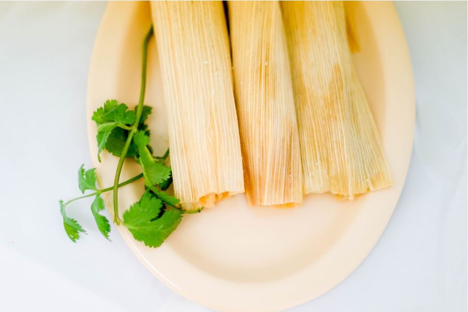 JpDelights's tweet photo. Strawberry #Tamales 🍓 Total: 2 hrs 45 mins, Yield: 8
-.5 cup sugar
-8 #cornhusks
-1 3/4 cup #masa #harina
-2 sticks butter
-2 tea baking powder
-.5 tea salt
-1 #vanilla bean
-1 cup #Strawberry #Margarita #Preserves
-ice cream or whipped cream w #lime zest
https://t.co/1lkW5Hw91O https://t.co/fqYqsY2XPG