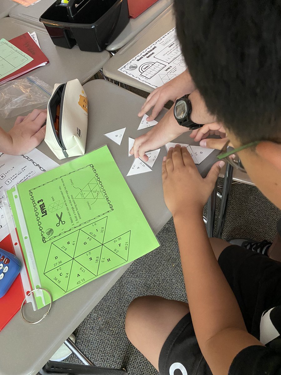 klm1226's tweet photo. Ratio break out room today! #mathisfun #salemproud @Class_of_MrMcC @SalemBosh https://t.co/4ehqG34Egf