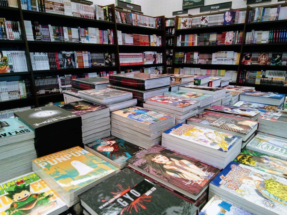 BNPlainview's tweet photo. Need a little pick-me-up to make it through the week? Our #manga section is full of that! Stop by &amp; grab the next volume to your favorite series - or find a new one to binge read! ✨

#BNDiscover #BNPlainview #BarnesAndNoble https://t.co/9ipJDjaGb2