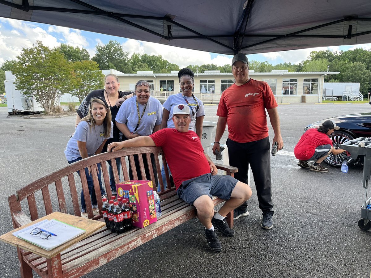 ms anderson (@jennada90675640) on Twitter photo These guys work hard to keep our buses clean. What better why to give back then some snacks??? #chalkleycares <a href="/Chalkley_ES/">Chalkley Elementary School</a> These guys work hard to keep our buses clean. What better why to give back then some snacks??? #chalkleycares <a href="/Chalkley_ES/">Chalkley Elementary School</a>