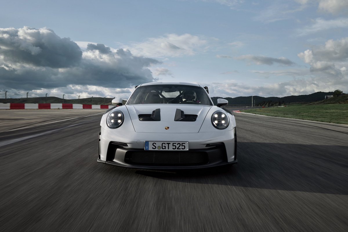AuRupteur's tweet photo. La nouvelle #GT3RS montre son visage et son popotin ailé. https://t.co/mwBZwaaZov