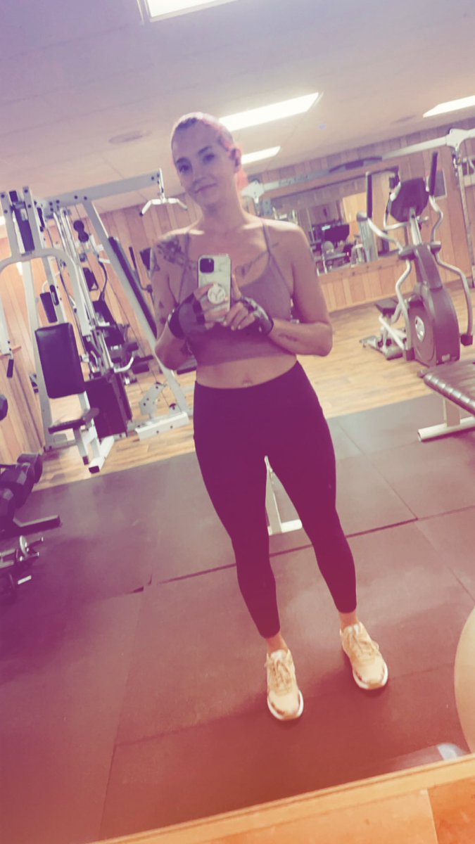 LaPetiteWolfe's tweet photo. New kicks are great. I did a 1/4 mile on the treadmill at 3mph and a 12% incline. Then core circuit training. I’m a little out of practice so it’ll take a few days to get back to myself. Training at 9k feet is no joke!! #fitness #fullbodyworkout #fitnessjourney #exerciseaddict https://t.co/Cbq27QGc0G