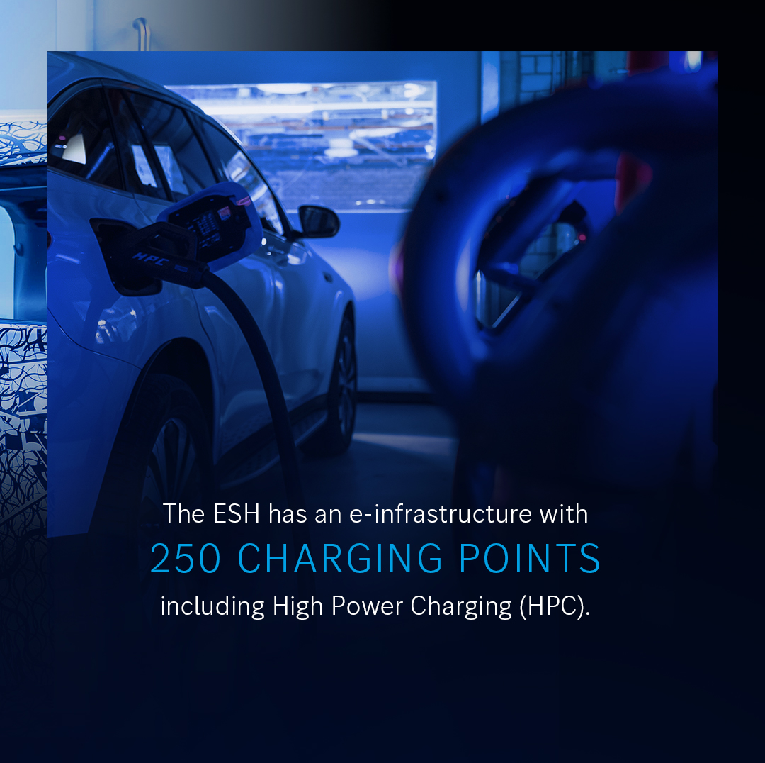 MercedesBenz's tweet photo. The Electric Software Hub brings the two key strategic topics for the future of #MercedesBenz together – #LeadInElectric and #LeadInCarSoftware.
Discover more about its crucial importance and facilities below!
#Technology #Software
