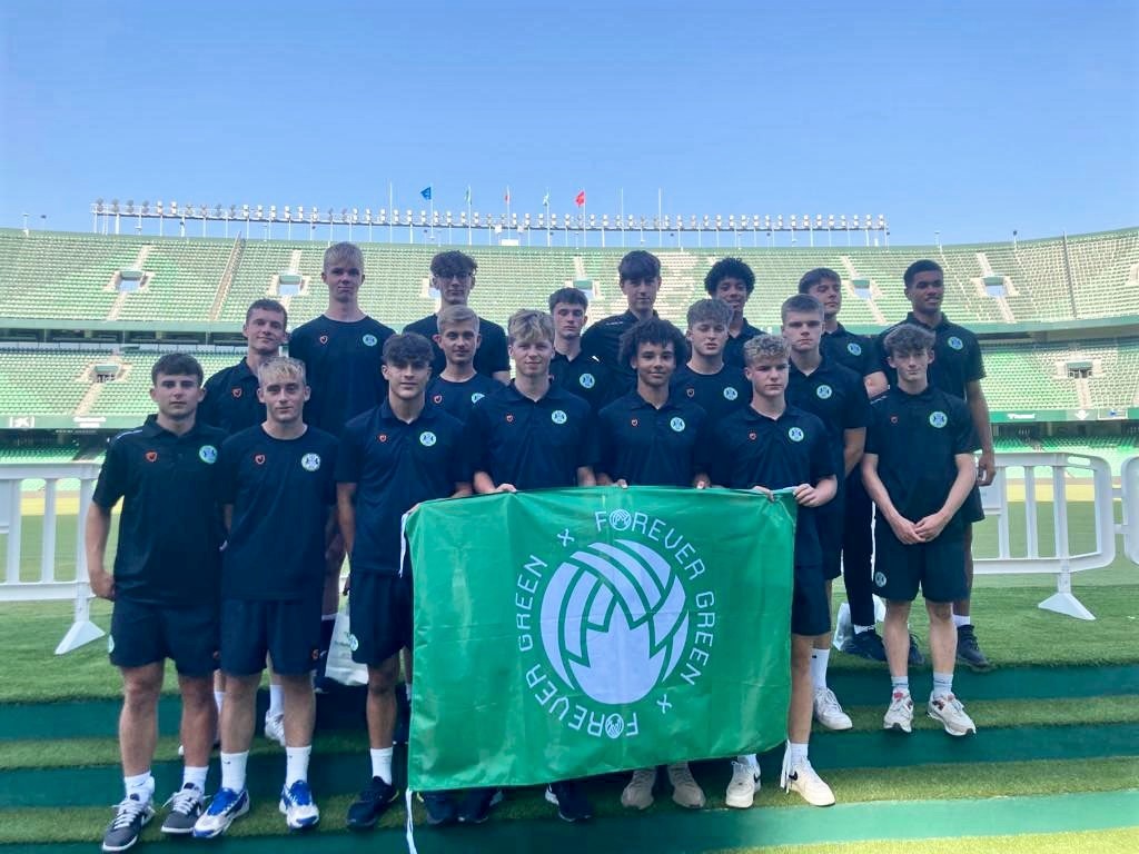 RBetisFundacion's tweet photo. Encuentro entre dos de los clubes de fútbol más sostenibles del planeta ♻️🌿💚

El @RealBetis y el @FGRFC_Official se reúnen para intercambiar experiencias e iniciativas medioambientales para la lucha contra la crisis climática 🤝🌍

➡️ https://t.co/VskwAxsc7Z

#ForeverGreen https://t.co/REP96DgtGK