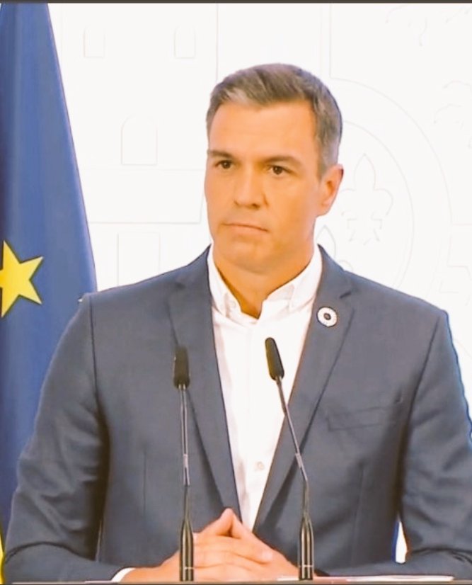 gsus_gm_'s tweet photo. Rajoy abarató el despido y nos hacia ver que con 400 euros y un minijob eramos felices,en cambio con Pedro @sanchezcastejon la contratación indefinida es la regla general en el mercado laboral español. ¿Veis la diferencia,y la importancia de la política en nuestro día a día?.🌹❤ https://t.co/OHuh12ZGDj