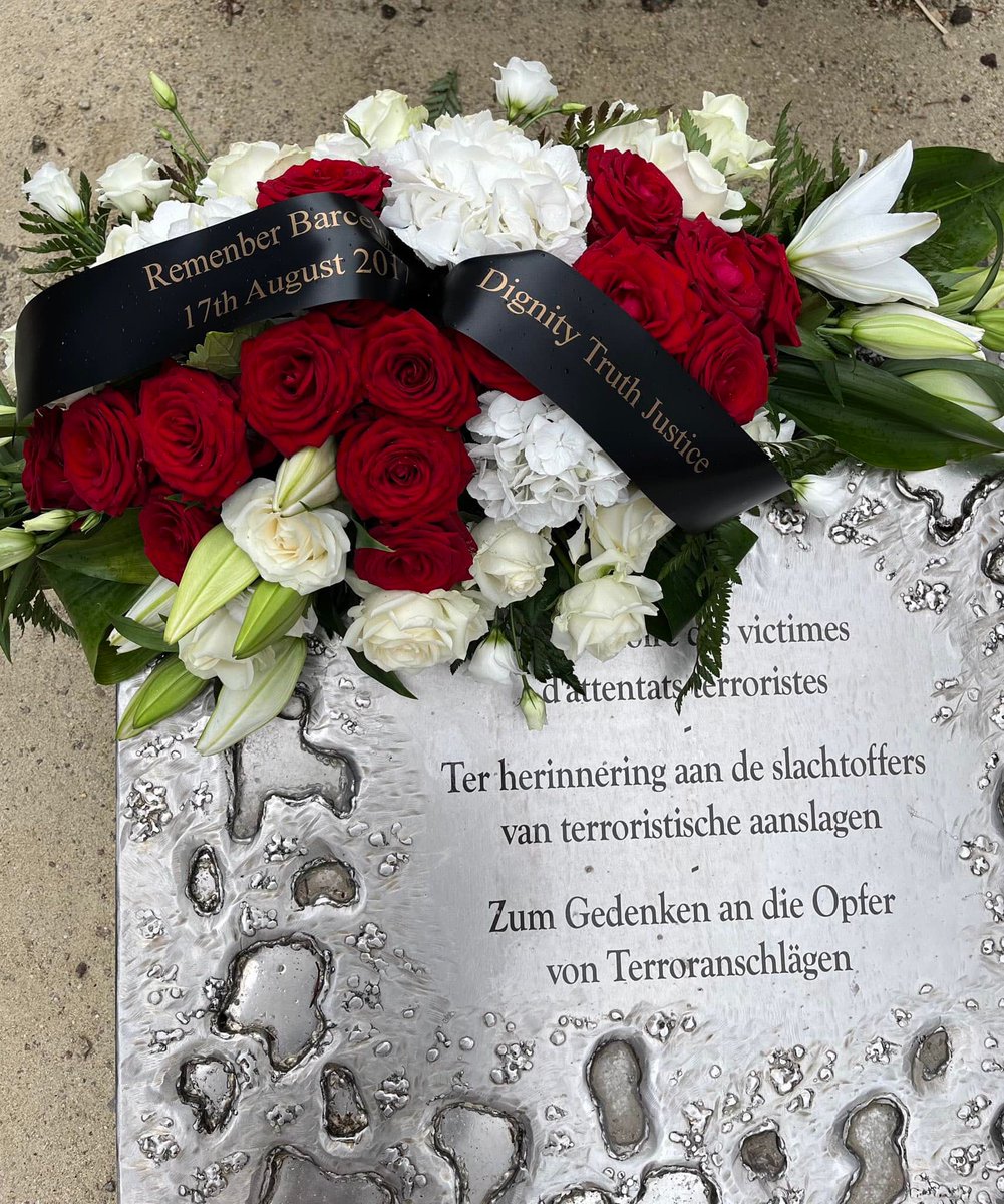 Nous rendons hommage aux 16 victimes de l'attentat de Barcelone le 17 Aout 2017 ainsi qu'au 140 blessés de cette attentat.