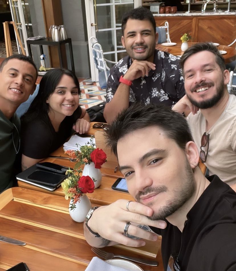netolabthinker's tweet photo. não tenho palavras para descrever como eles conseguem me fazer feliz apenas estando todos juntinhos e contentes. 💭🫶🏻 https://t.co/h6YXFA83Ig