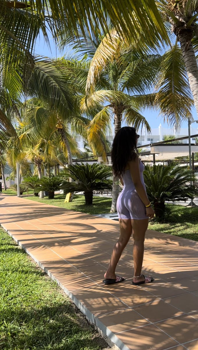 flomighty's tweet image. Little Miss Sun-Kissed 🌞