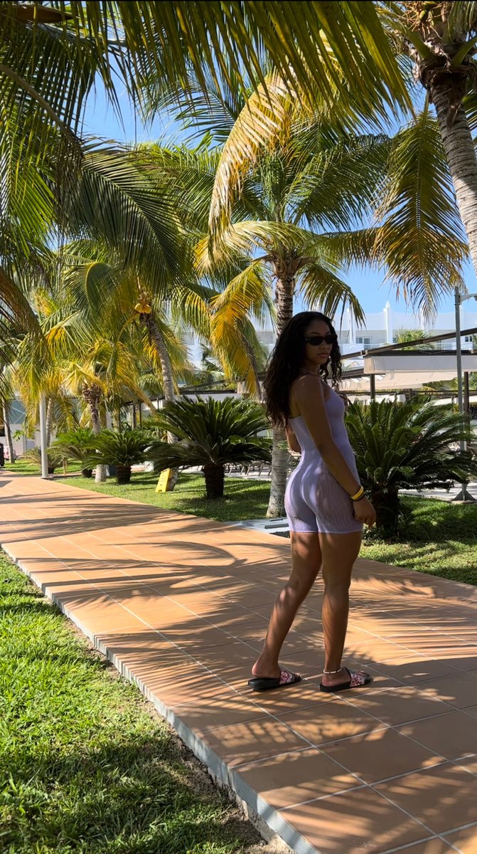 flomighty's tweet image. Little Miss Sun-Kissed 🌞