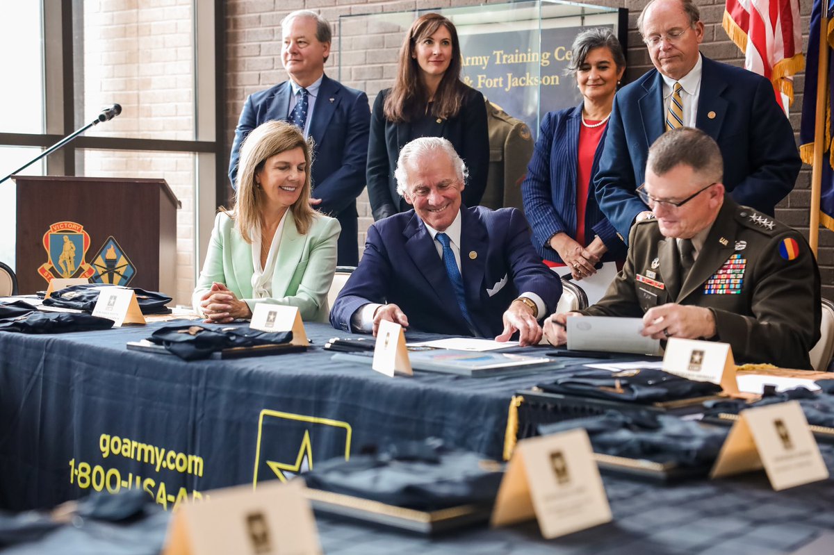 henrymcmaster's tweet photo. South Carolina is now the first state in the nation to join the PaYS program, guaranteeing all U.S. Army Service Members job interviews at our state agencies. Hiring veterans strengthens our workforce, our communities, and is one more way we can thank them for their sacrifice. https://t.co/FhzAlHkDtQ