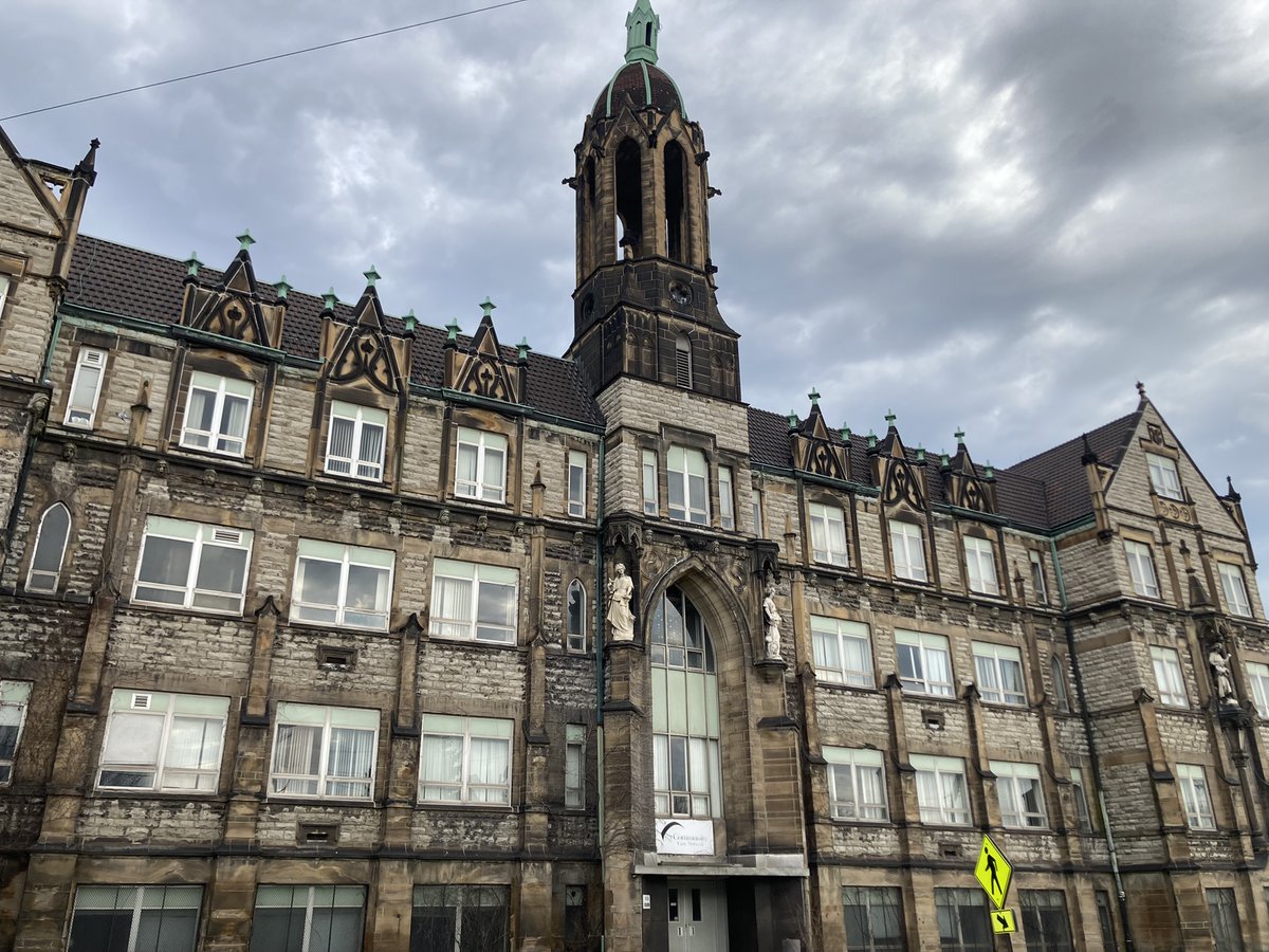 E_HousingGreen's tweet image. Over 600 projects are pursuing certification to our 2020 Criteria! Check out our webpage - criteria updates and progress on our #First20 cohort including The Arch at St. Michael in #Cleveland. @EnterpriseNow @OhioEnterprise @CHNhousing @SolGreenTeam bit.ly/3pnXo1d