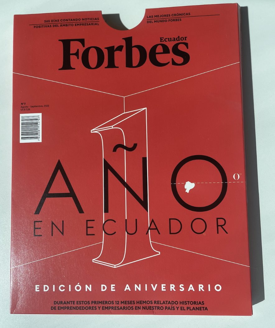 UDLAEcuador's tweet photo. #UDLAEnMedios | ¡Felicidades @forbesecuador! por su primer aniversario en 🇪🇨.
Para esta #EdiciónDeAniversario @GastroUdla 🔝presentó #Nebrina, un cóctel que proviene de la investigación y preparación de productos nacionales en un laboratorio en el que se crean los ingredientes. https://t.co/vgMnVGuMSy