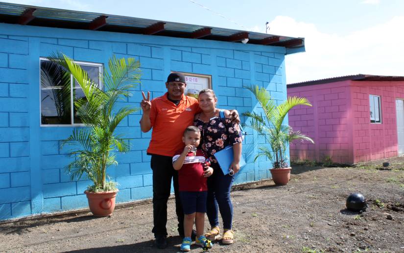 Cesar Antonio Mejia Tercero (@cesaran42445328) on Twitter photo Alcaldía de Nueva Segovia continua entregando las nuevas viviendas, demostrando que todos los triunfos son del pueblo.
#Nicaragua
#PatriaBenditayLibre
<a href="/Rebequita_ni/">Rebequita_Ni</a>
<a href="/CaleroMariela/">Mariela Calero 🇳🇮</a> Alcaldía de Nueva Segovia continua entregando las nuevas viviendas, demostrando que todos los triunfos son del pueblo.
#Nicaragua
#PatriaBenditayLibre
<a href="/Rebequita_ni/">Rebequita_Ni</a>
<a href="/CaleroMariela/">Mariela Calero 🇳🇮</a>
