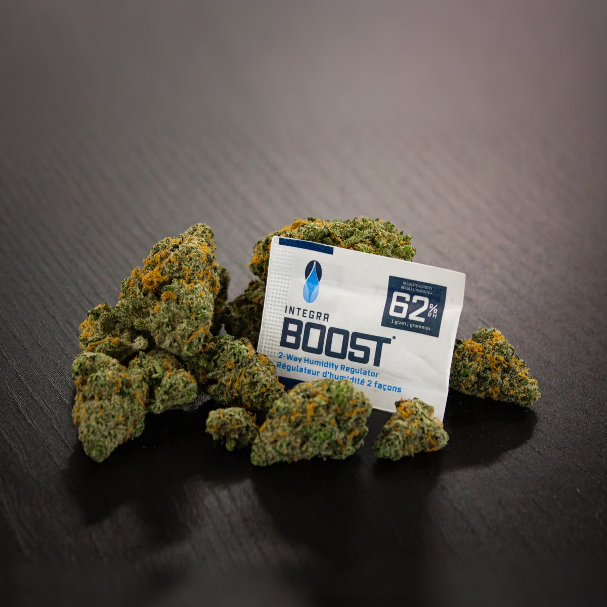 We know how important it is to keep your flower fresh. That's why we get product from the grow room to retailers as quickly as possible.

Equally important, is including a humidity pack in every jar.

#Vertical #ElevateYourExperience #SherbertGlue #IntegraBoost #HumidityPacks