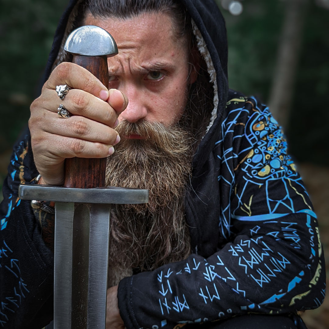 We_Are_Lunafide's tweet photo. "Cloak Season is Coming!"- @scisavage 😏⚔️❄️
#Wearableart #Norsemythology #Apparelbrand #Viking #Nineworlds #Nineworldscloak #Artistdrivenapparel #Vikingart #Vikingartist #Norseart #Lunafide https://t.co/4f0L5VEppS