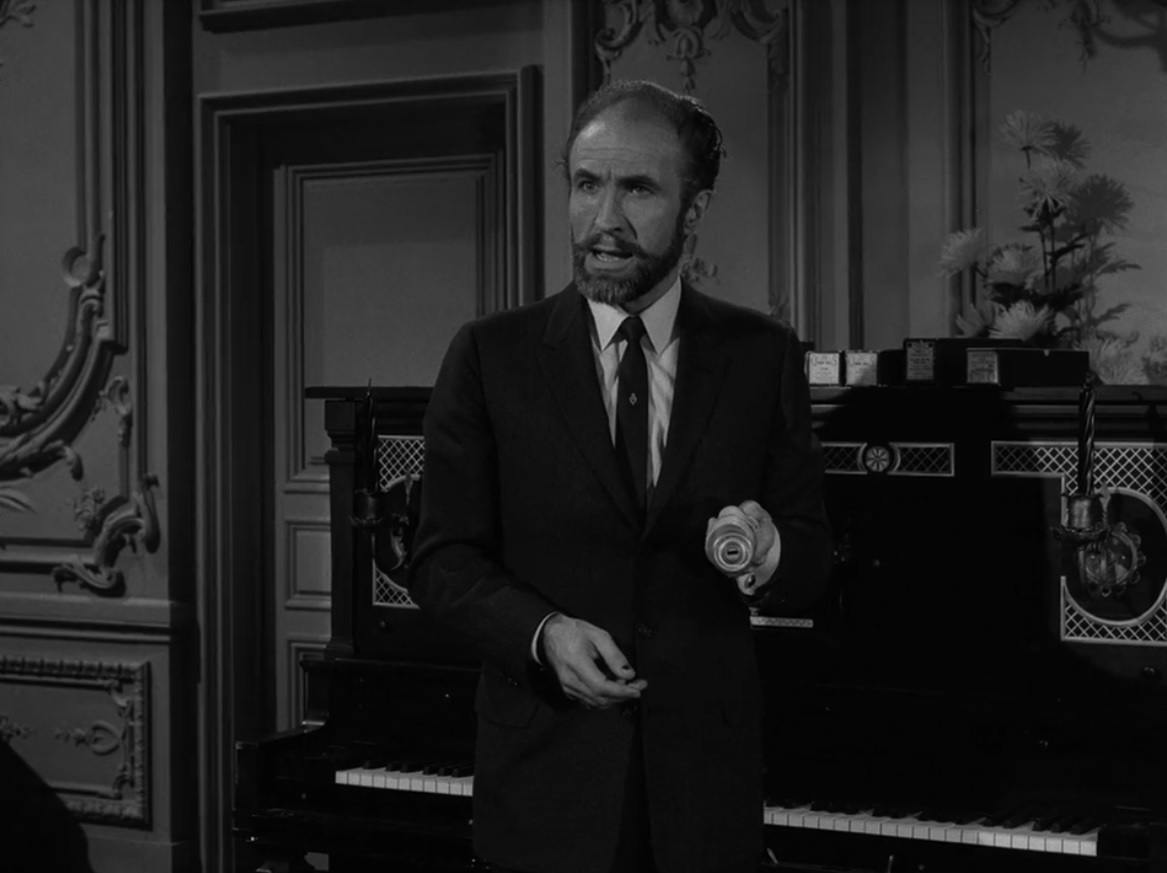 TheNightGallery's tweet photo. "Mr. Fitzgerald Fortune, a man who went searching for concealed persons, and found himself ... in the Twilight Zone."
#ZoneOutros #S3E22
Twilight Zone's "A Piano in the House" by Earl Hamner Jr. is on @paramountplus and DVD/Blu-ray. https://t.co/XBA407x1wG