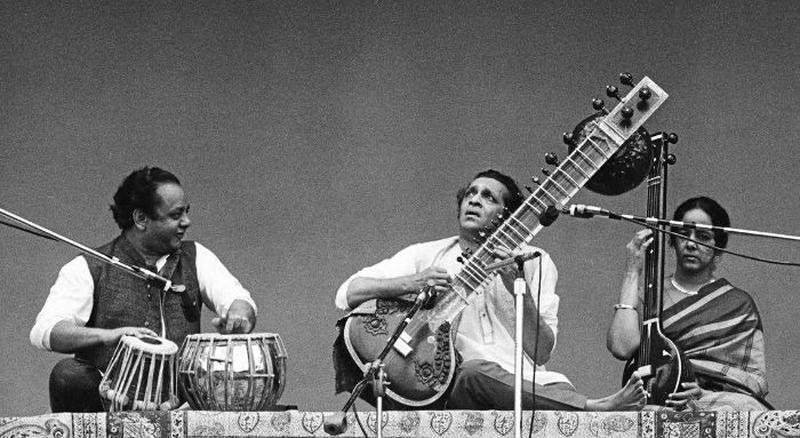 FreeSpiritNtn's tweet photo. Ravi Shankar, one of the most famous musicians in India took the stage at Woodstock on Friday at 10pm. Together with Maya Kulkarni and Ustad Alla Rakha, they sat cross-legged on a carpeted platform and played a mesmerizing 45-minute set of classical Indian rāgas. https://t.co/jpu6aK58xZ