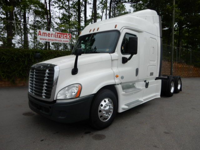 semitrucks's tweet photo. Check this 2015 #Freightliner #Cascadia #Midroof XT #AmeritruckLLC in #Charlotte #NorthCarolina https://t.co/LcEIaF7uwF #truckers #trucksales #trucksforsale https://t.co/RPKeqTjJWo