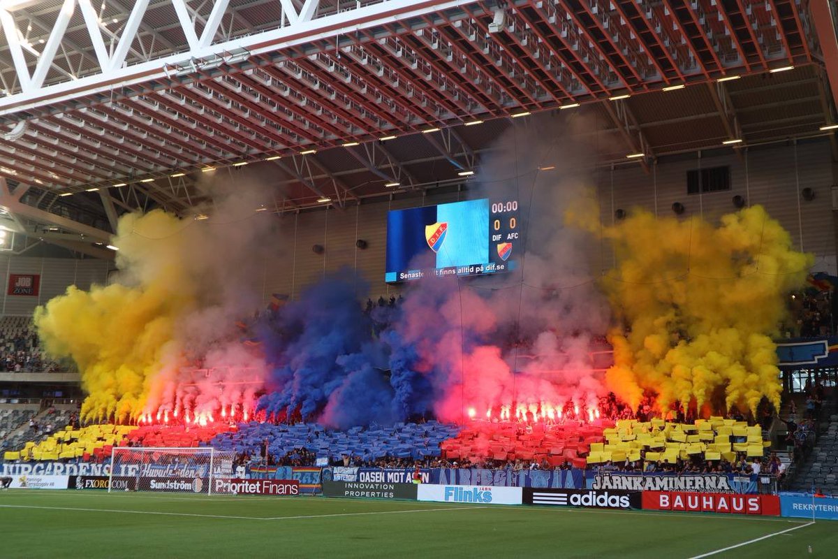 ”Det är som att hela stadion är ett odjur, laget och publiken i en symbios. Vi lever och andas tillsammans”

- Rasmus Schüller