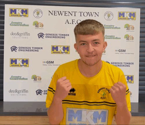 newenttownafc's tweet photo. 2nd debut goal for Newent. Coley this time. 2-2  67 gone https://t.co/QEbHiqSsOQ