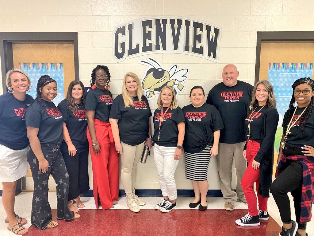 glenview_middle's tweet photo. There's no upside down when it comes to our 7th grade teachers! #GMSbuzz

@MacCafe_ELA 
@chad21012 
@BrookeTimms3 
@georgiagirl2180 https://t.co/ICxZehfekU